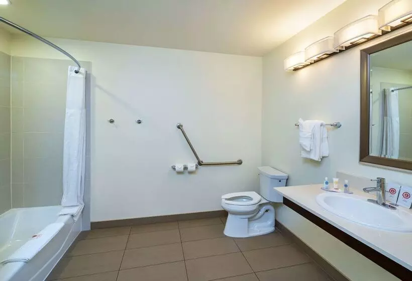 Hotelli Comfort Inn & Suites