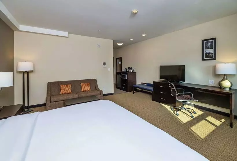 Hotelli Comfort Inn & Suites