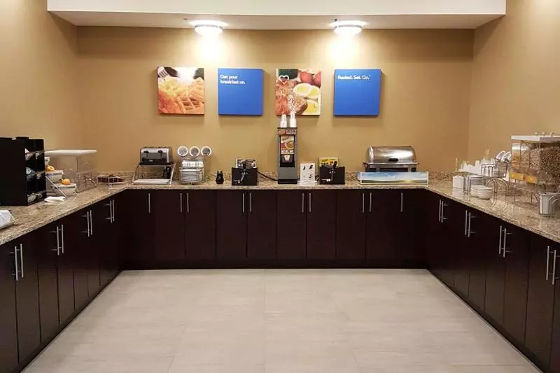Hotelli Comfort Inn & Suites