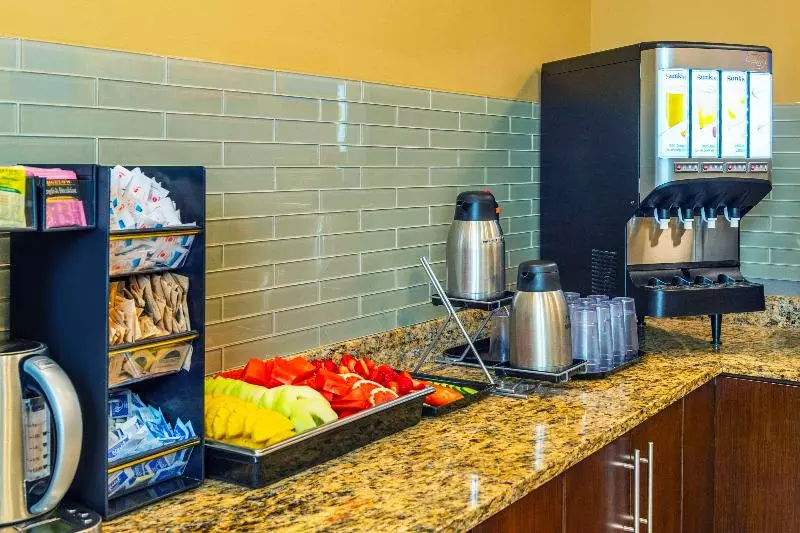 Hotelli Comfort Inn & Suites