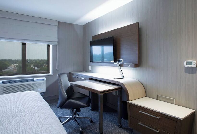 בית מלון כפרי Courtyard By Marriott New York Queens/fresh Meadows