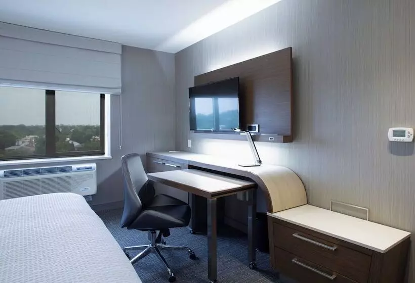 هتل Courtyard By Marriott New York Queens/fresh Meadows