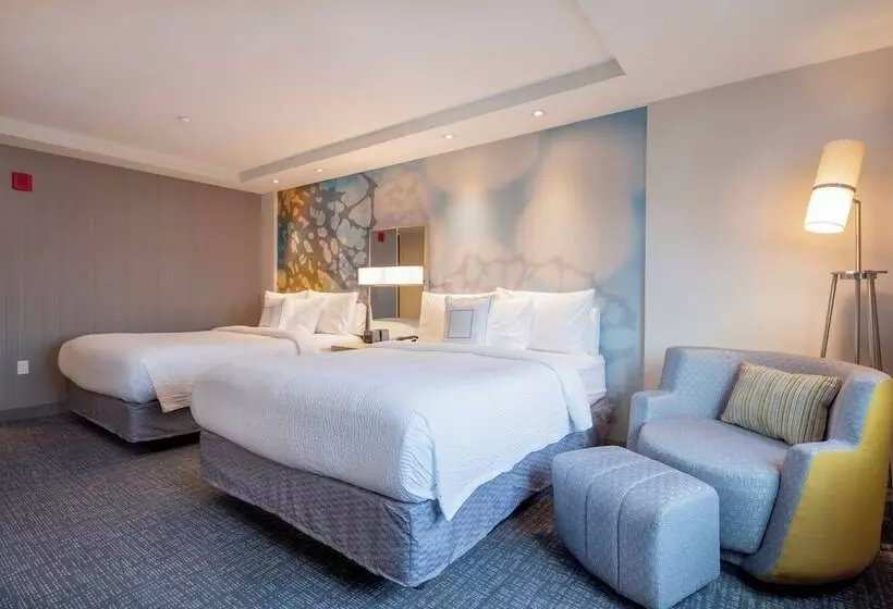 هتل Courtyard By Marriott New York Queens/fresh Meadows