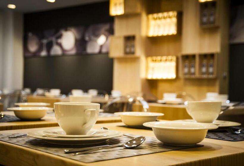 هتل Forum Evolución