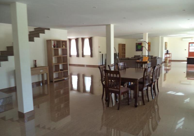 Hotelli Phoenix Lakeside Pool Villa