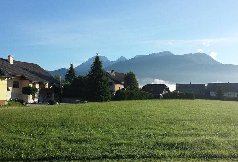 Hotel Rooms & Apartments Jana