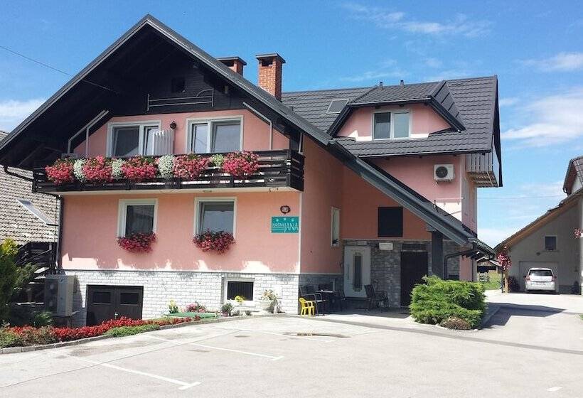 Hotel Rooms & Apartments Jana