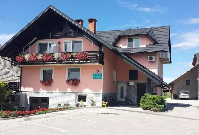 Hotelli Rooms & Apartments Jana