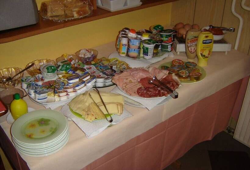 Hotel Rooms & Apartments Jana