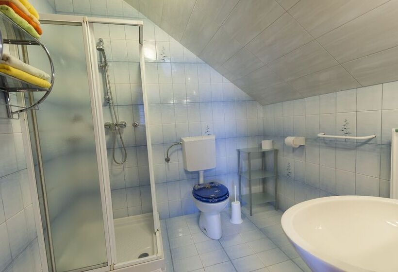 Hotel Rooms & Apartments Jana