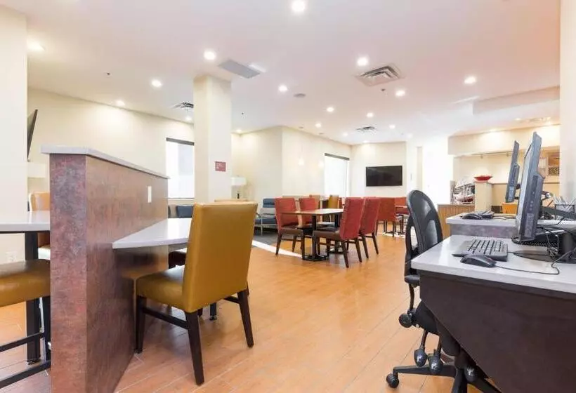 Hotelli Towneplace Suites By Marriott Edmonton South