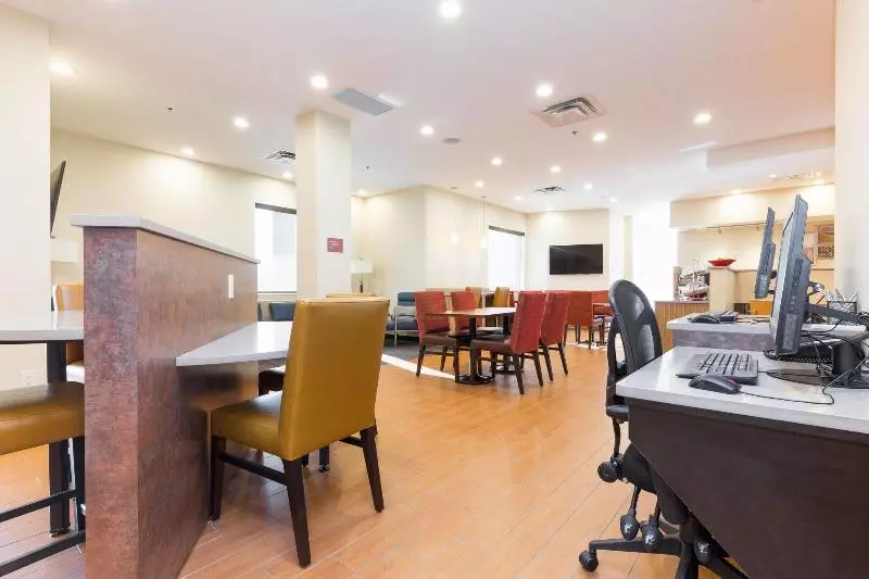 Hotelli Towneplace Suites By Marriott Edmonton South