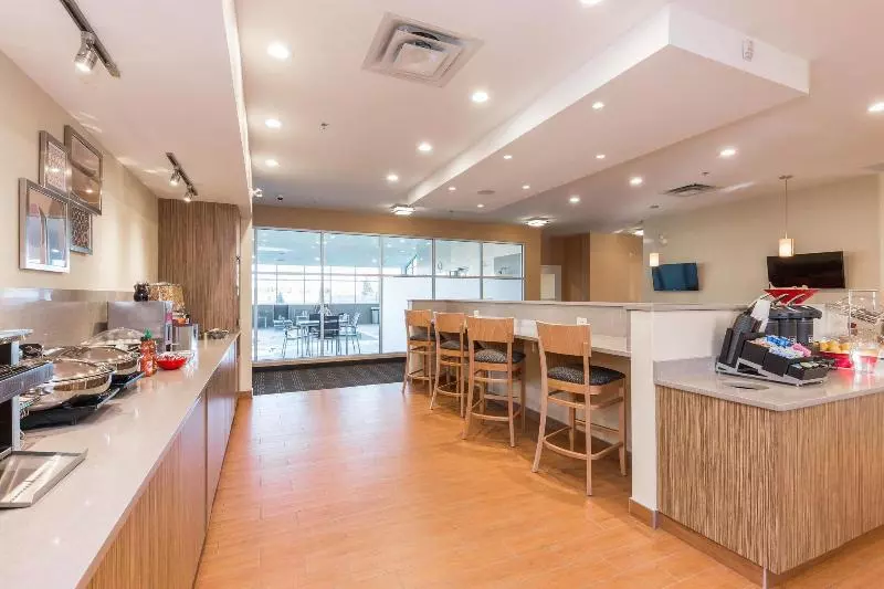 Hotelli Towneplace Suites By Marriott Edmonton South