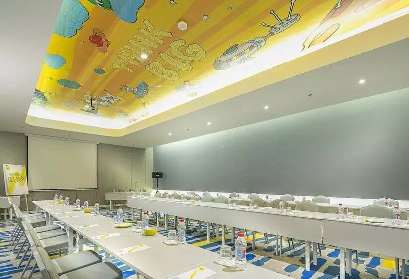 Yello Hotel Harmoni