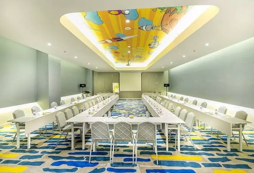Yello Hotel Harmoni