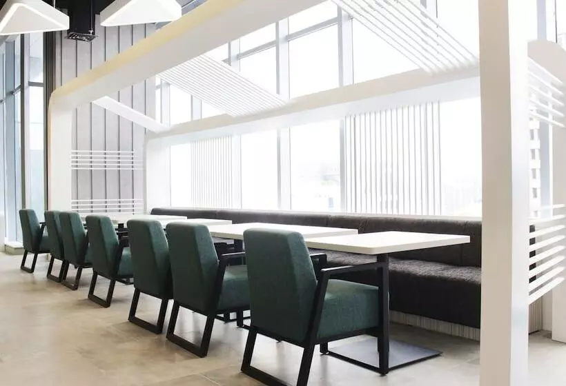 Yello Hotel Harmoni