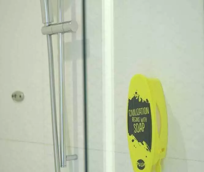 Yello Hotel Harmoni