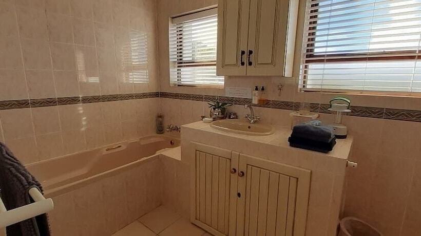 פנסיון Atlantic Guest House