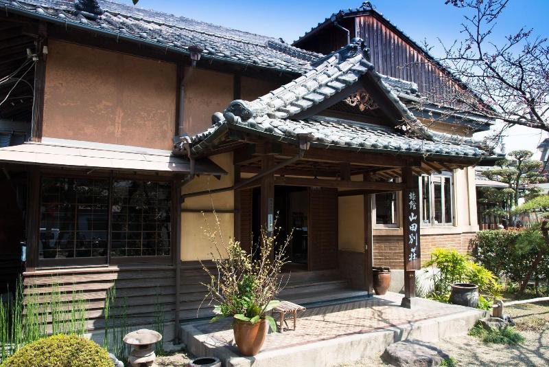 ريوكان Yamada Bessou くつろぎの温泉宿 山田別荘