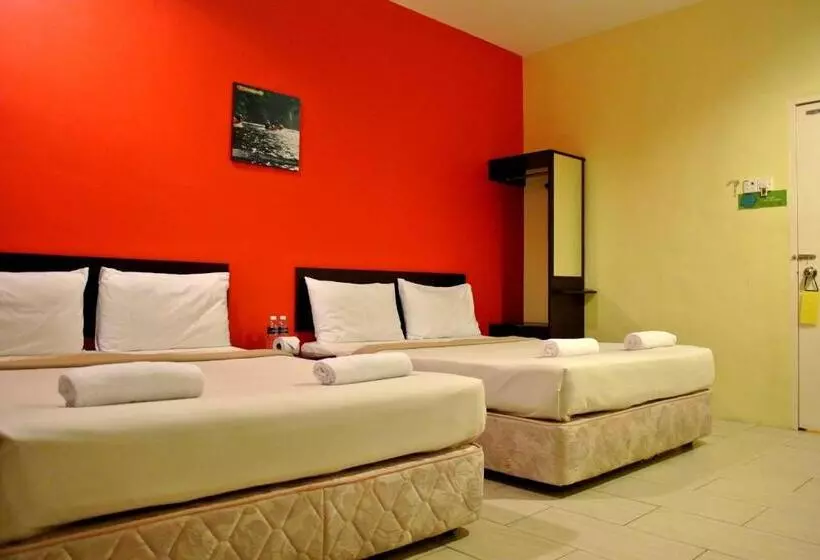 Wau Hotel & Café