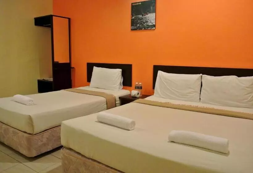 Wau Hotel & Café
