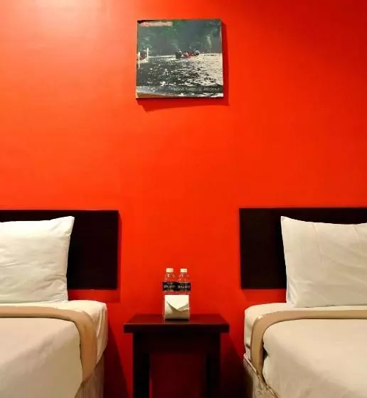 Wau Hotel & Café