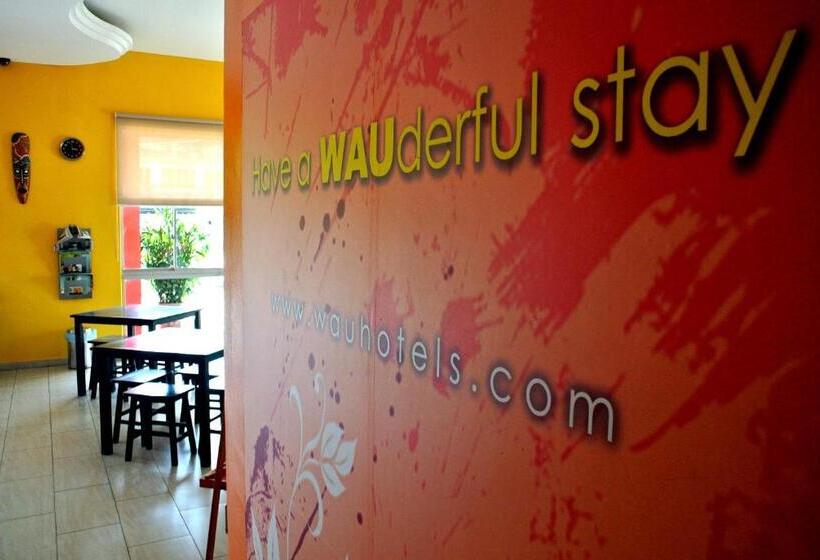 Wau Hotel & Café