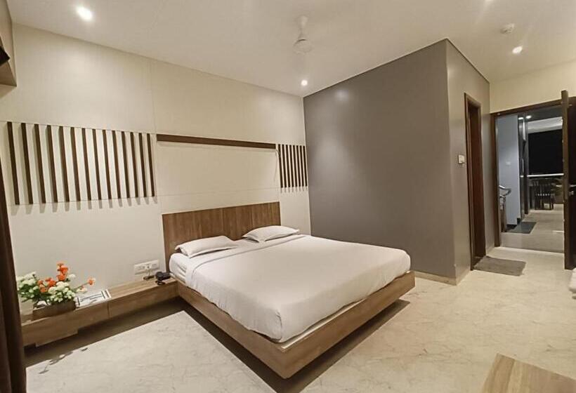 فندق Dwarka Grand