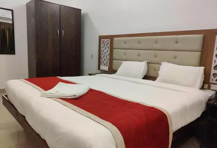 Hotelli Nesam Grand