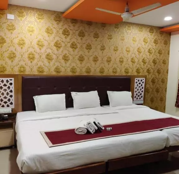 Hotelli Nesam Grand