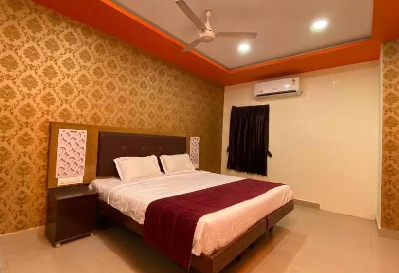 Hotelli Nesam Grand