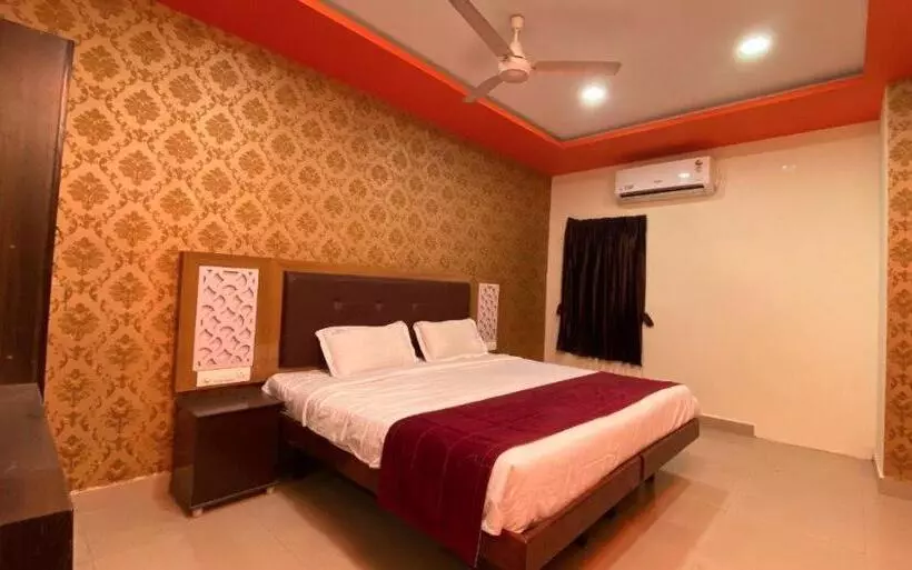 Hotelli Nesam Grand