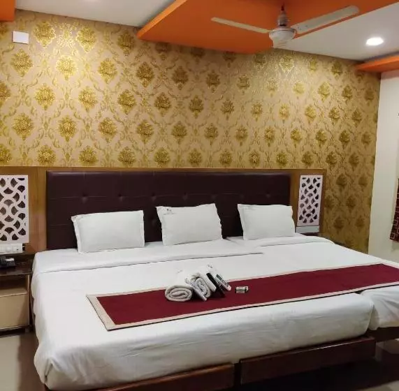 Hotelli Nesam Grand