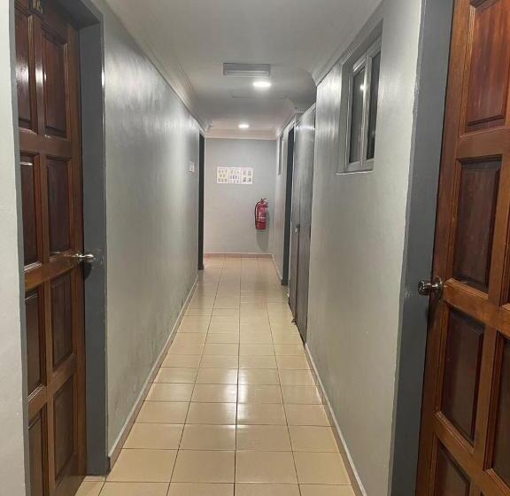 Oyo 90914 Hotel Mei Wah