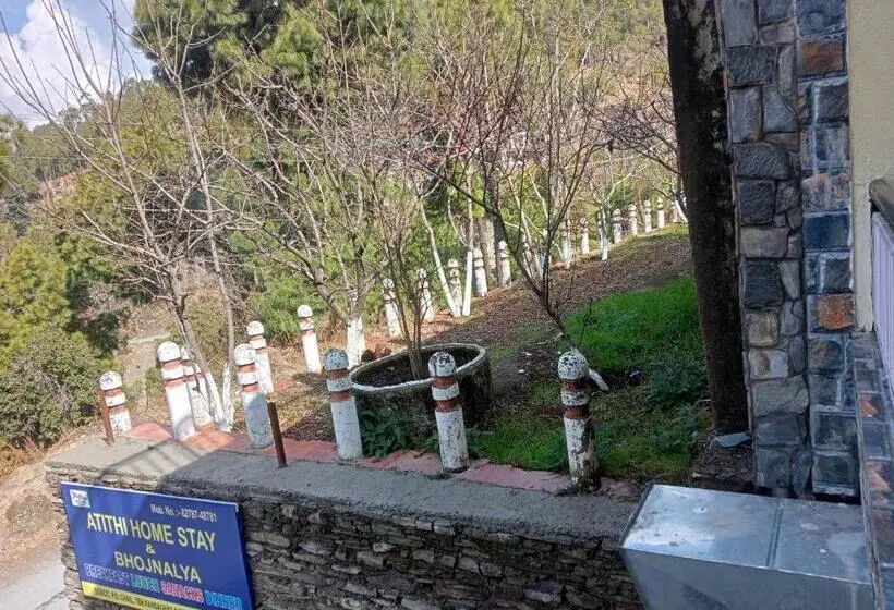 ベッドアンドブレックファースト Atithi Homestay & Bhojnalya, Chail