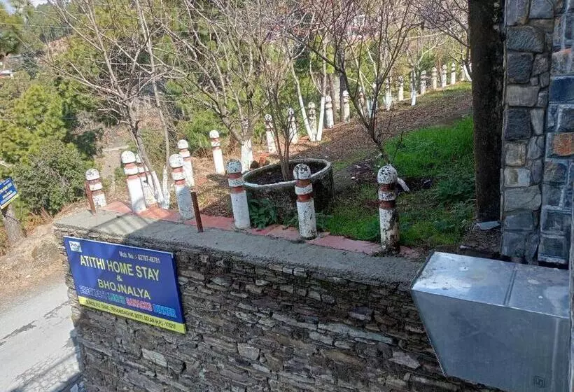 ベッドアンドブレックファースト Atithi Homestay & Bhojnalya, Chail