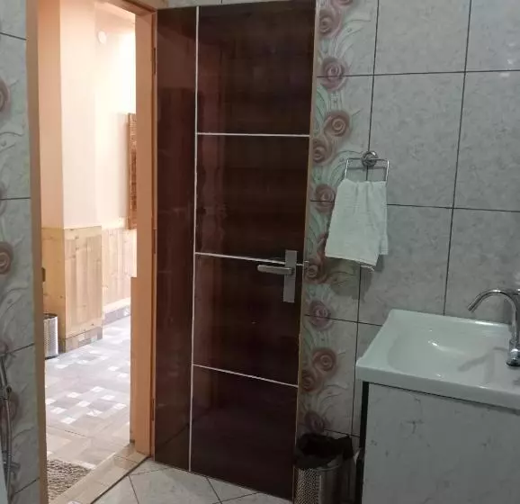 ベッドアンドブレックファースト Atithi Homestay & Bhojnalya, Chail