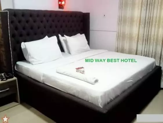 هتل Mid Way Best