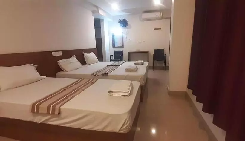 ホテル Plaza Tourist Home