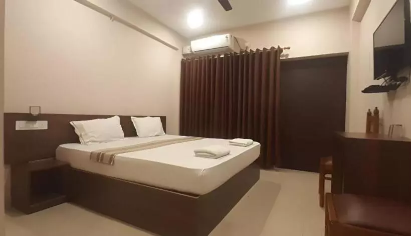 ホテル Plaza Tourist Home