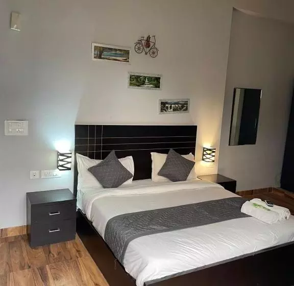 ホテル Shiree Radhe Bnd Room
