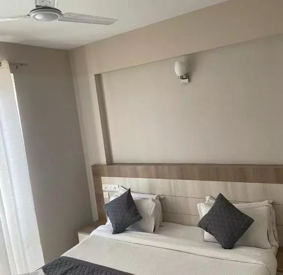 ホテル Shiree Radhe Bnd Room