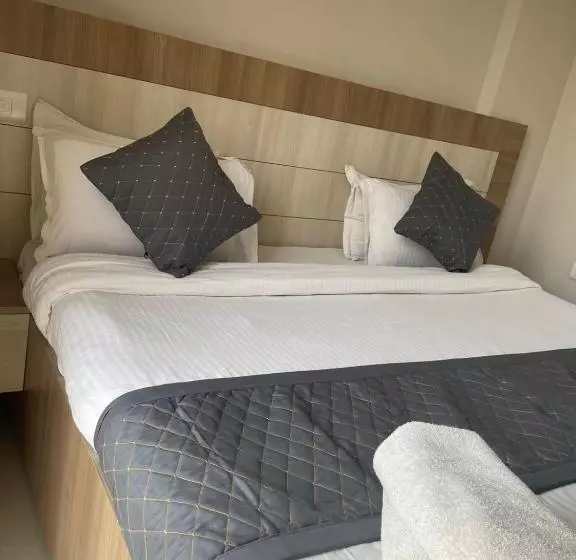 ホテル Shiree Radhe Bnd Room