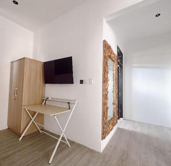 בית מלון כפרי The Confidential Mandalika