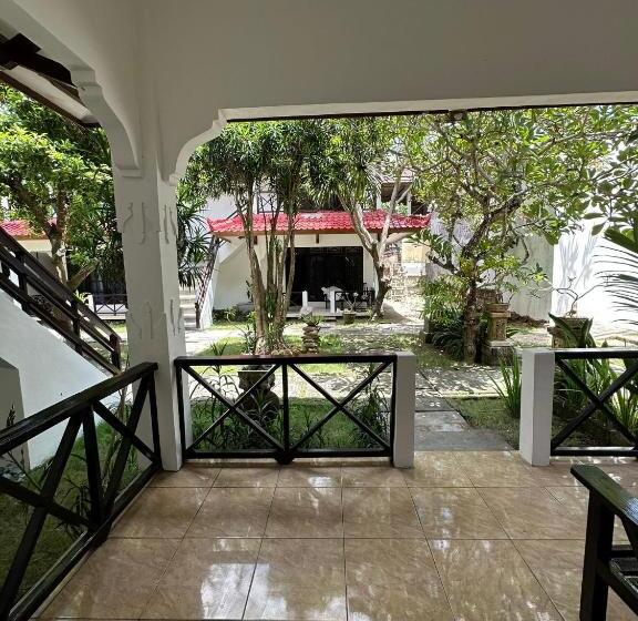 בית מלון כפרי The Confidential Mandalika