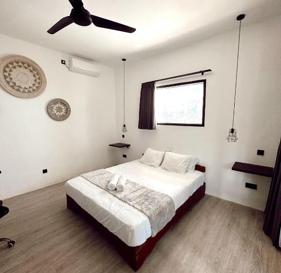 בית מלון כפרי The Confidential Mandalika