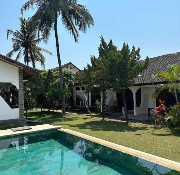 בית מלון כפרי The Confidential Mandalika