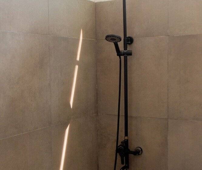 בית מלון כפרי The Confidential Mandalika