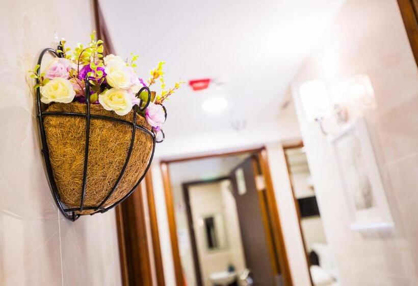 پانسیون Hostel Tst