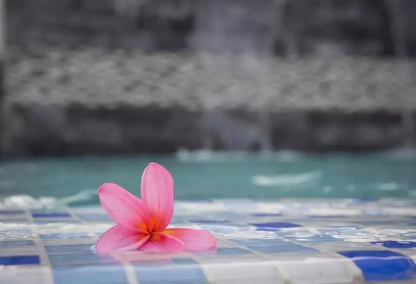 Majatalo Secret Garden Warni Villa